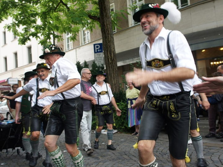 Groupe gay de Schuhplattler à la Pride de Munich