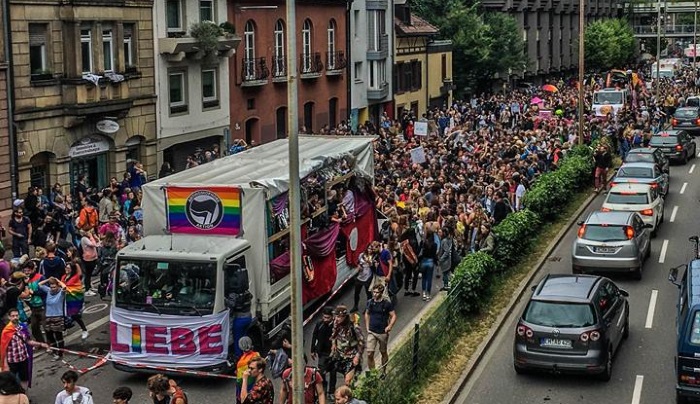Squattée par la gauche radicale, la Pride fait fuir les gays