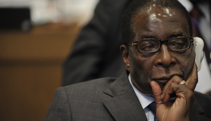 Mugabe l’homophobe mis sur la touche