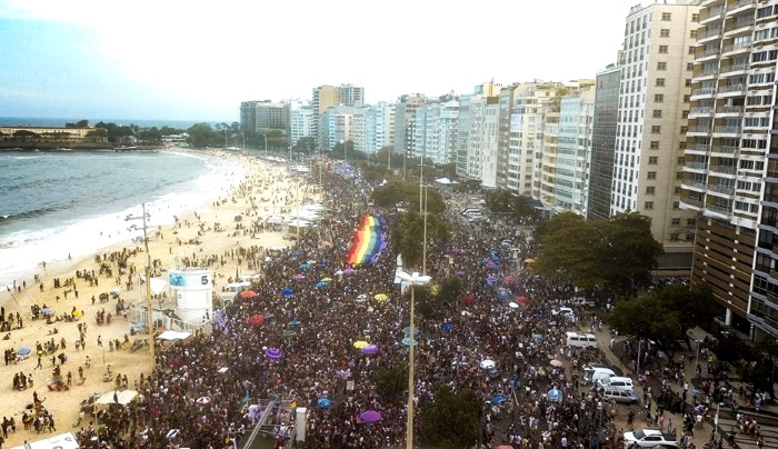 «Pas lui!» L’ombre de l’extrême droite plane sur la Pride de Rio