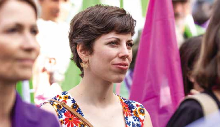 Lisa Mazzone (Verts/GE), s'apprête à défendre la loi sur le mariage égalitaire aux États.