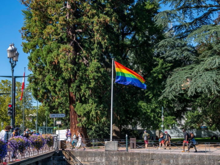 Pas de Pride, mais un symbole de soutien aux LGBTQ+ annéciens
