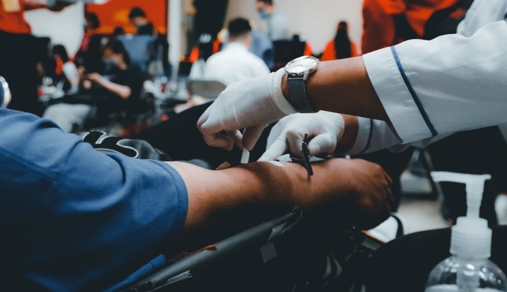 France: les hommes ayant des rapports sexuels avec d’autres hommes peuvent donner leur sang