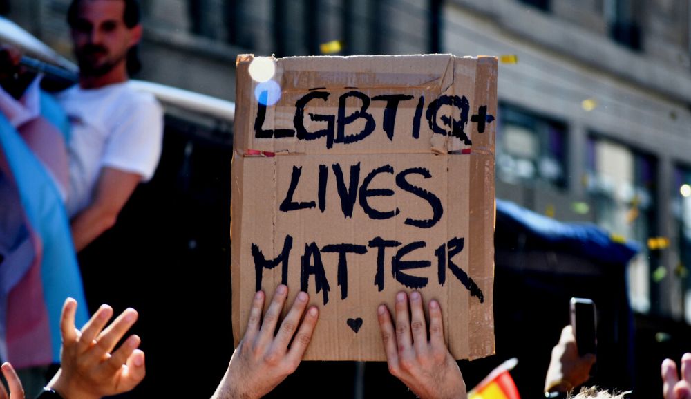 États-Unis: près de la moitié des jeunes LGBTIQ+ a pensé à mettre fin à ses jours