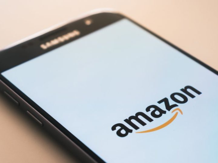 Amazon retire de la vente des produits LGBTIQ+ aux Émirats Arabes Unis