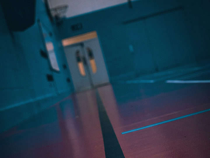 L’enfant queer face à la salle de gym: du trauma à la guérison