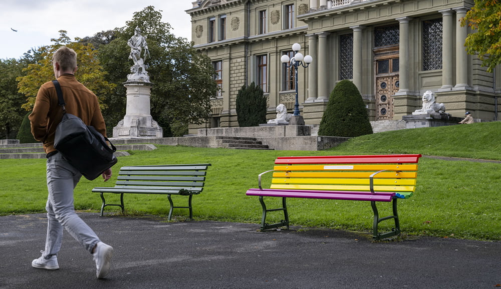Au milieu de la polarisation, des bancs LGBTIQ+ lausannois