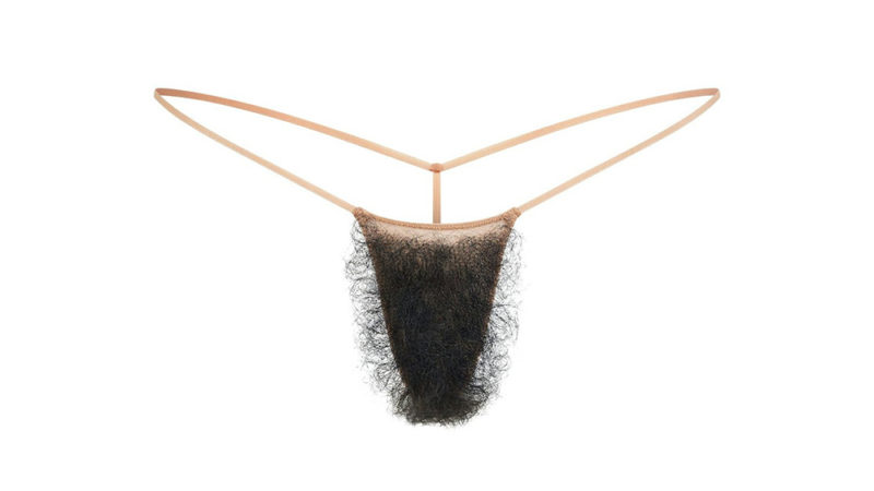 Ras la touffe: le string aux faux poils de Kim Kardashian