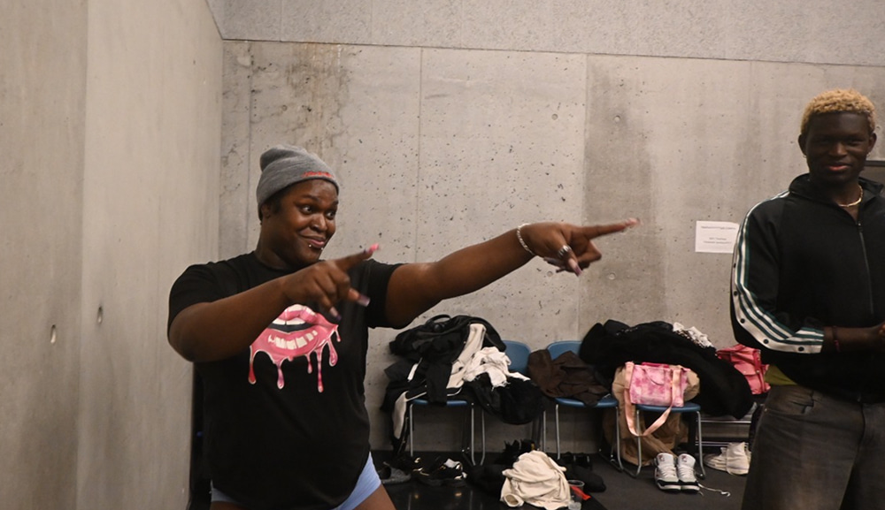 Lateena Plummer crée un espace où le twerk fait briller les corps